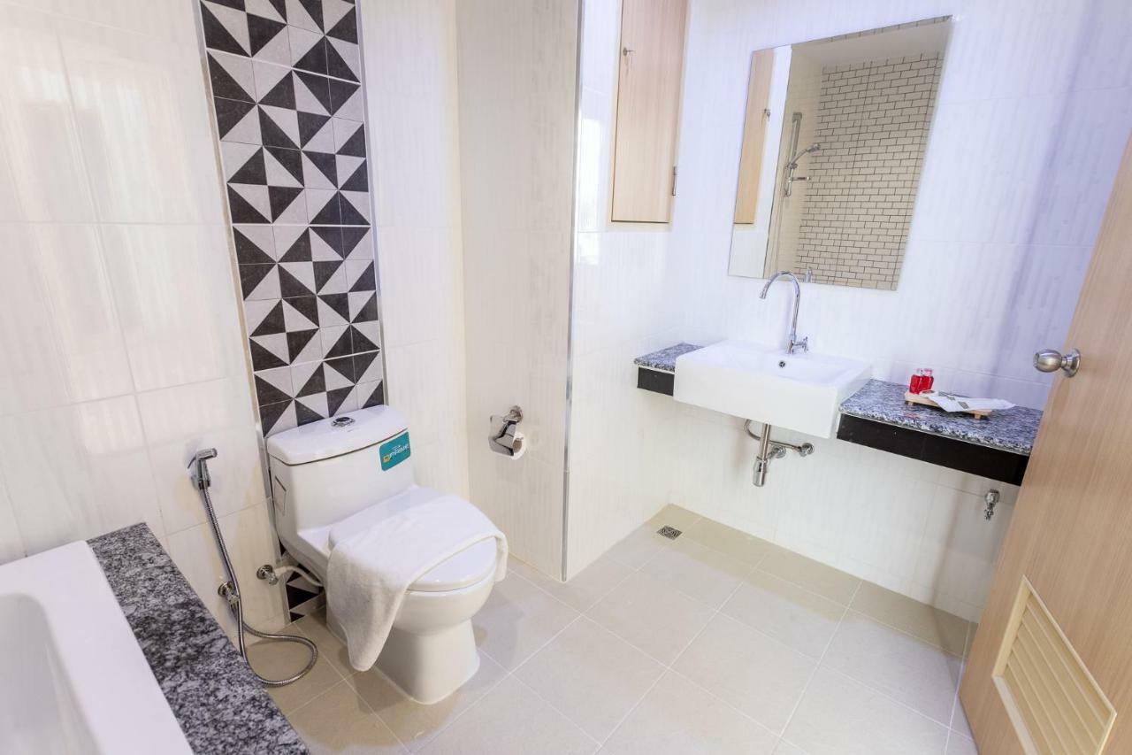 O2 Hotel Лопбури Экстерьер фото