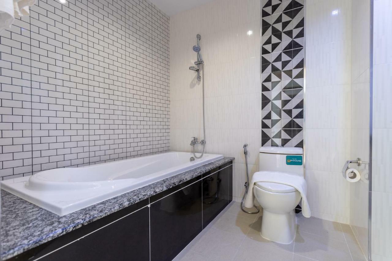 O2 Hotel Лопбури Экстерьер фото